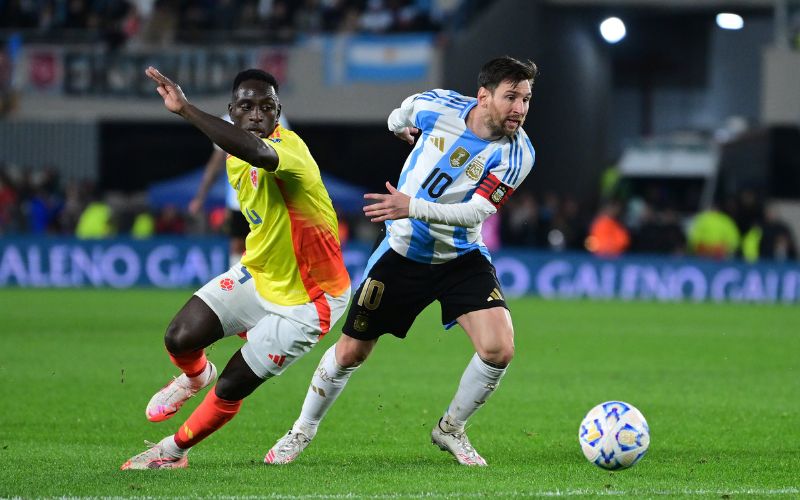 Messi hay Ronaldo ai là GOAT